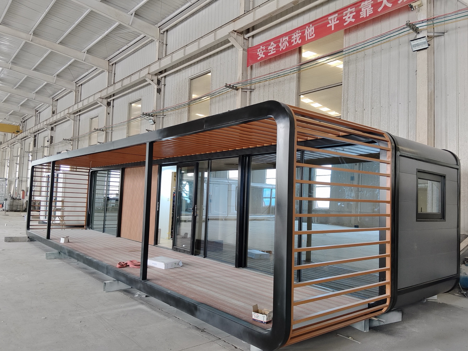 Split Cabin + Deck — Product exterior reference